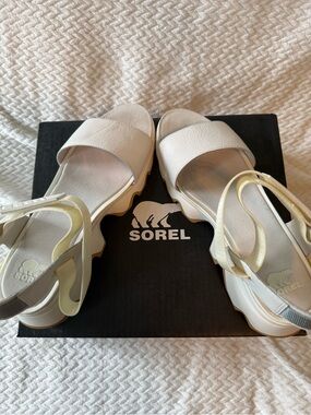 Sorel Women's White Strap Sandals with Yellow Accents (W 11)